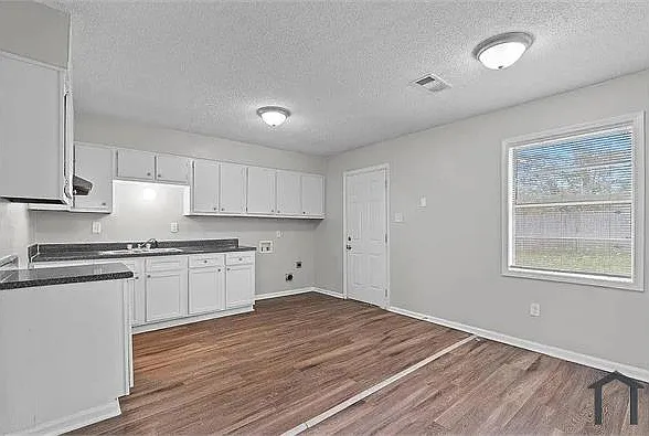 493 Deerskin Dr — Photo 5