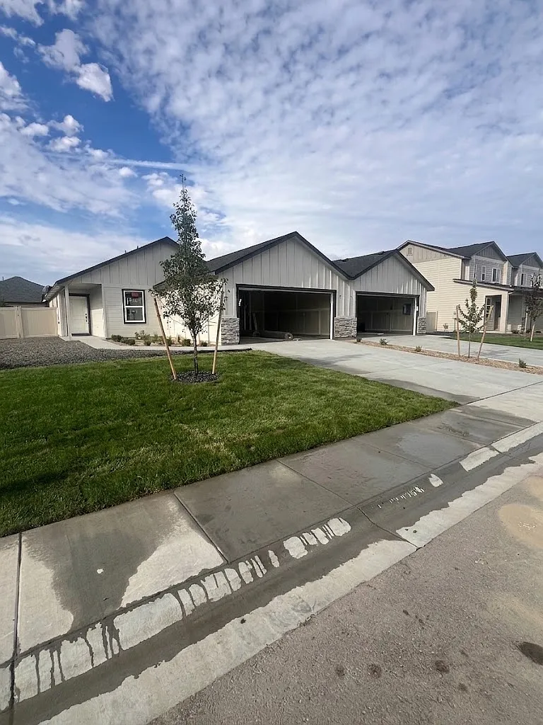3 bed, 1260 sqft, $1,850 — Photo 1