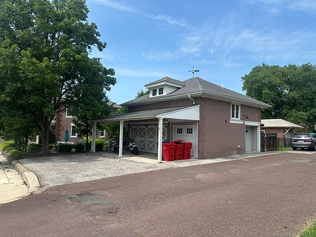 1st image of 17 Adams Ave