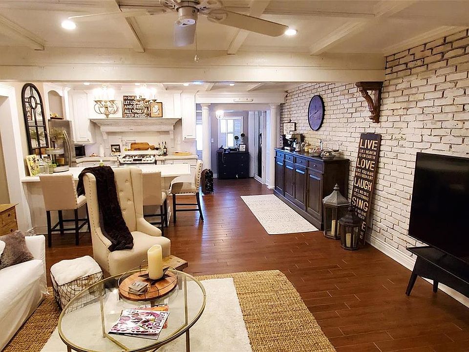 1st image of 110 Coral Ter APT 15