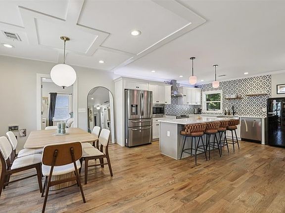 3rd image of 1702 Valencia Rd
