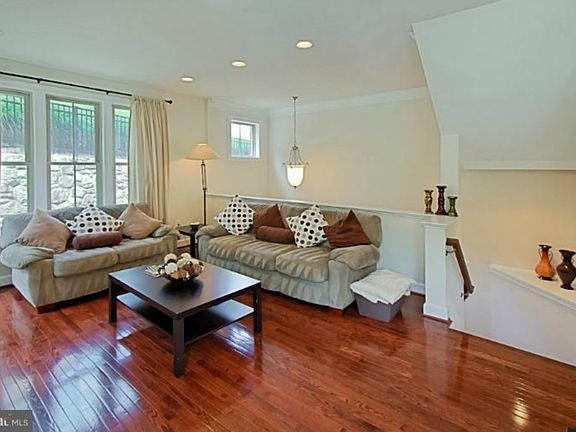 5th image of 2662 S Kenmore Ct