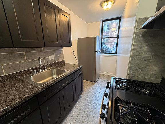 3rd image of 1115 Willmohr St #1