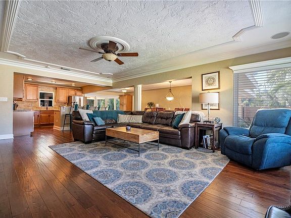 3rd image of 7975 Garden Dr N