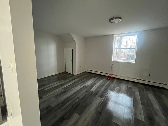 4th image of 6 Belle Ct #C