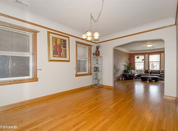 4th image of 5840 N Saint Louis Ave #1N