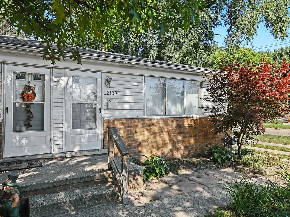 2758 Ackley Ave