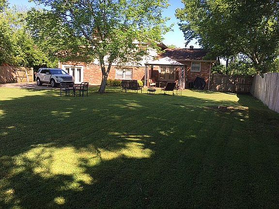 2nd image of 2836 Desplane Dr