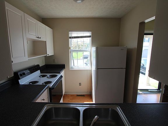 4th image of 5696 Fresno Way