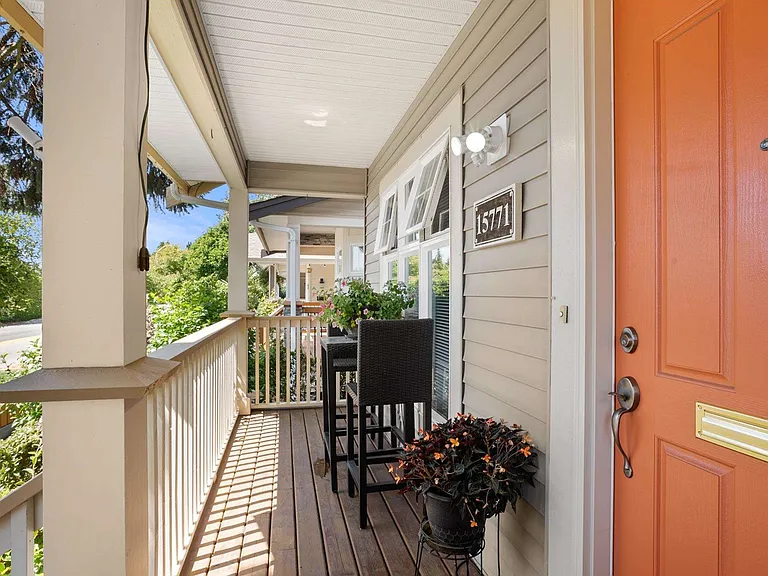Cranley Dr — Photo 32