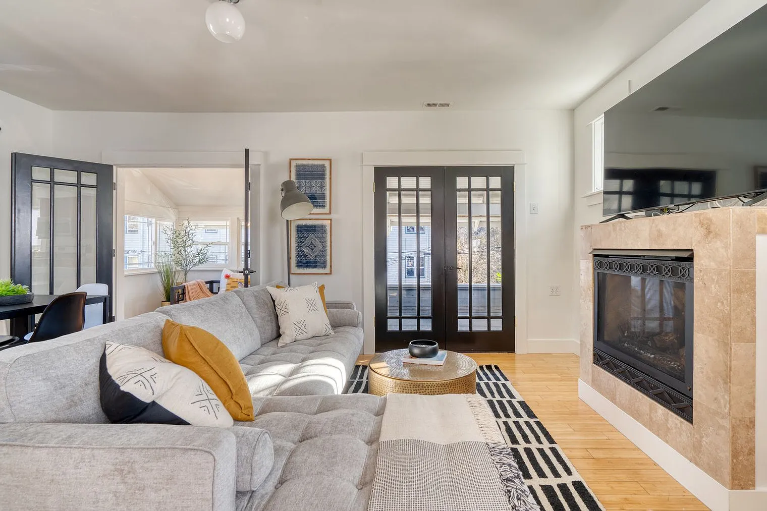 2 bed, 2.0 bath, 990 sqft, $3,735 — Photo 3