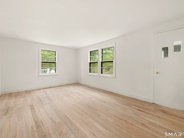 1335 Wolf Hill Rd — Photo 11