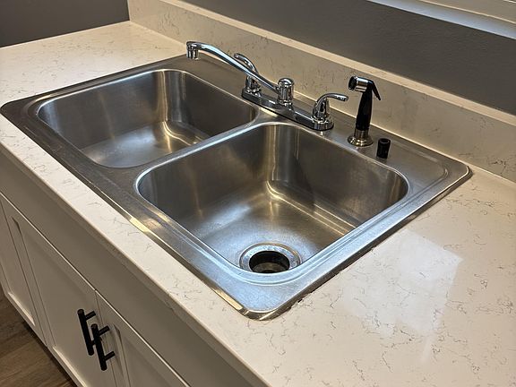 5th image of 1926 E Monroe St