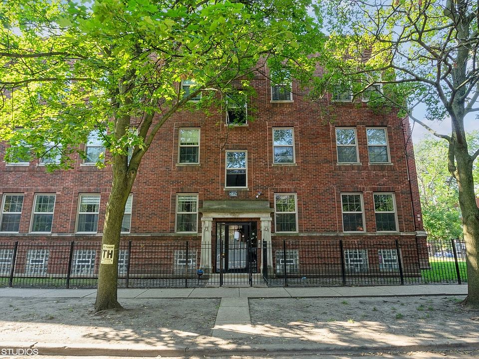 1st image of 3555 W Ainslie St #2