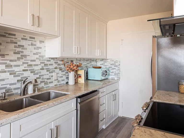 100 S Doheny Dr #1011 — Photo 6