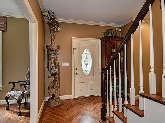 5th image of 2244 Woodlawn Ave