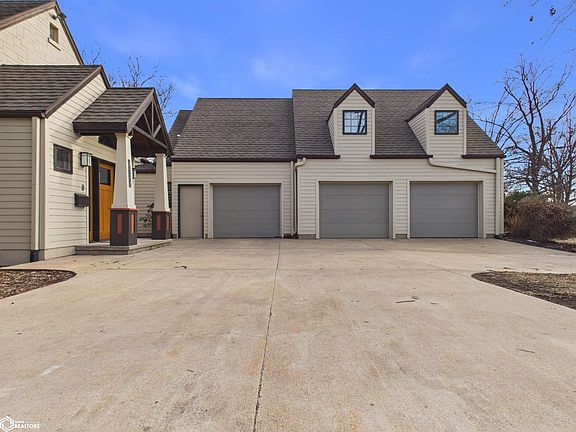 4th image of 1025 Grand Ave