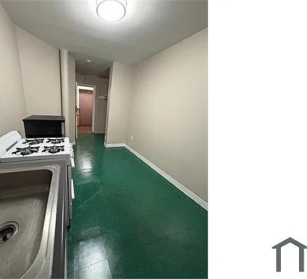 Studio, 300 sqft, $880 — Photo 3
