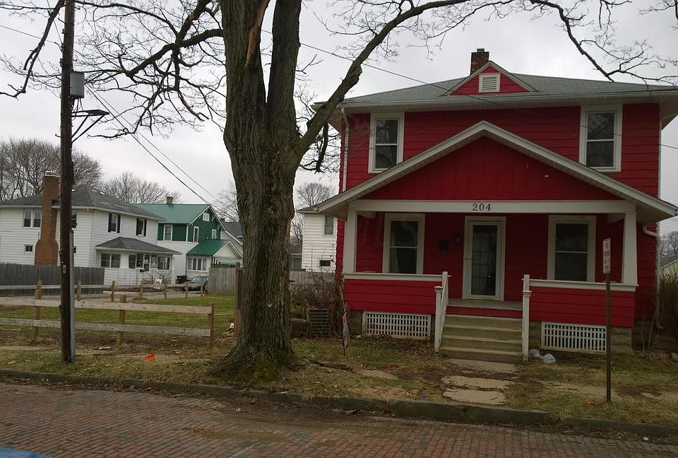 1st image of 204 E Hamtramck St