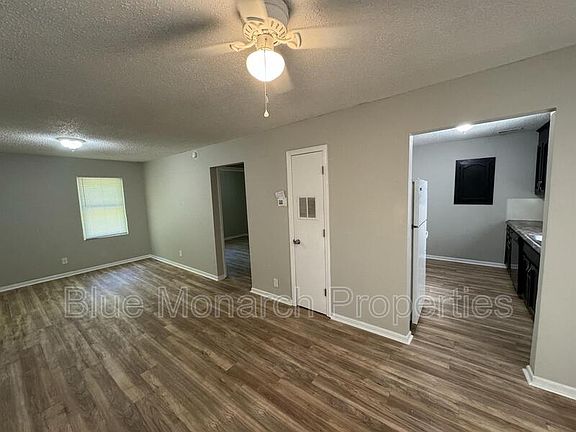 5th image of 107 E Main St #2