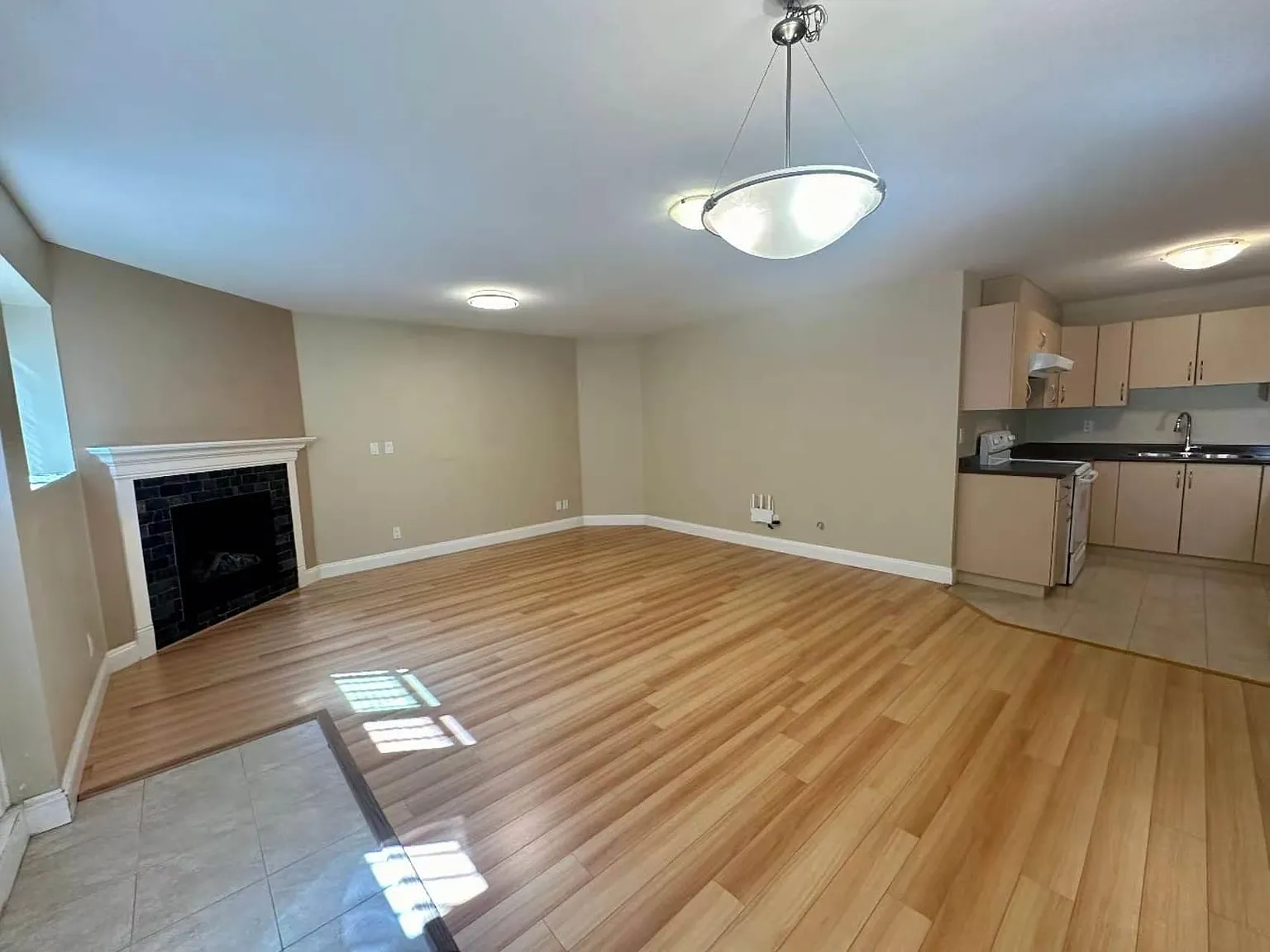 2 bed, 900 sqft, $2,000 — Photo 2