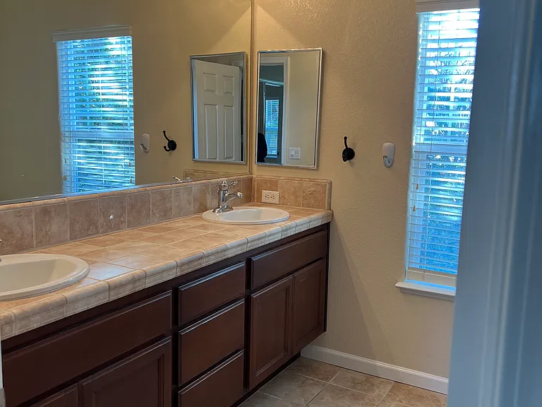 4200 San Jeronimo Ter — Photo 17