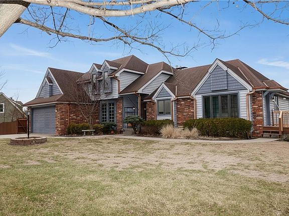 2nd image of 39 Mackenzie Dr