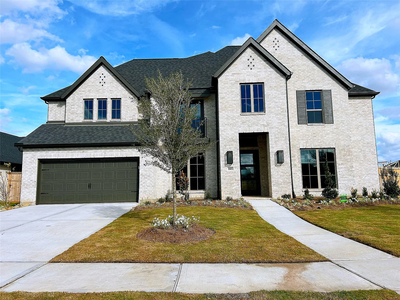 5 bed, 4.5 bath, 4199 sqft, $6,700 — Photo 1