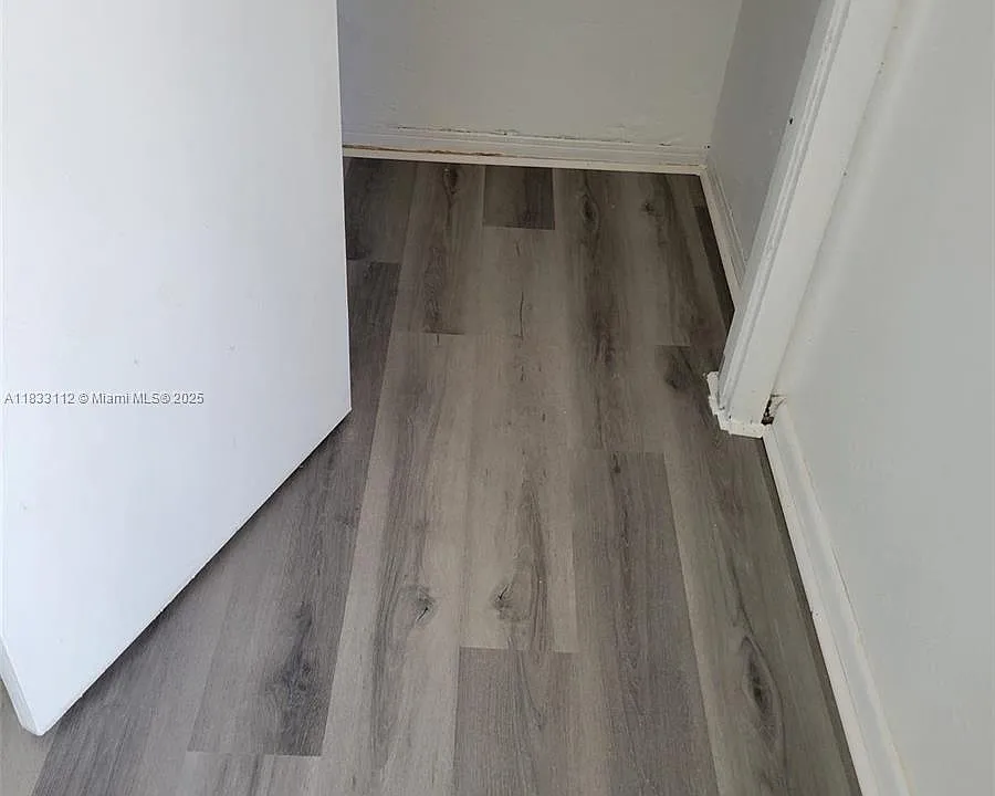 1406 NW 2nd Ave #2