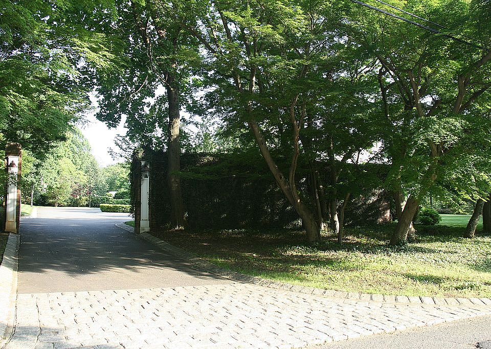 2nd image of 7 Auldwood Ln