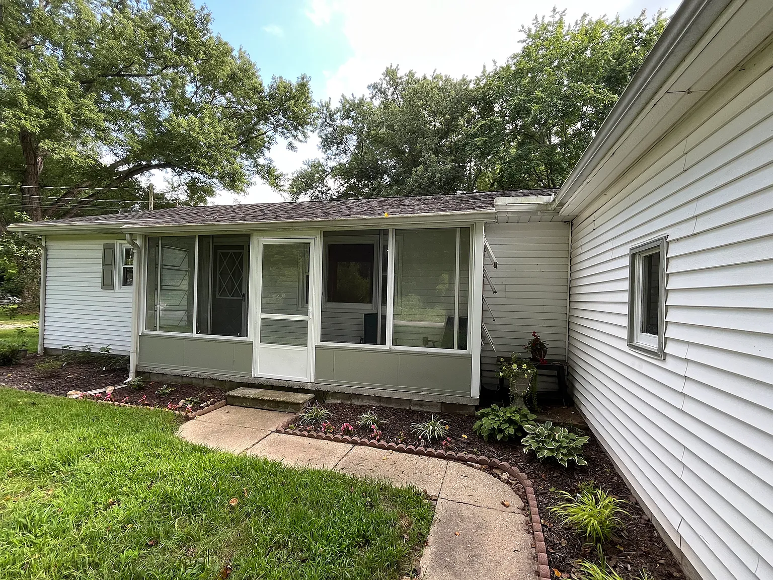 2 bed, 768 sqft, $1,650 — Photo 3