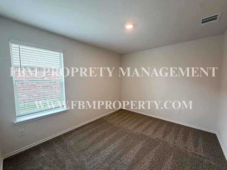 329 Thoroughbred St — Photo 9