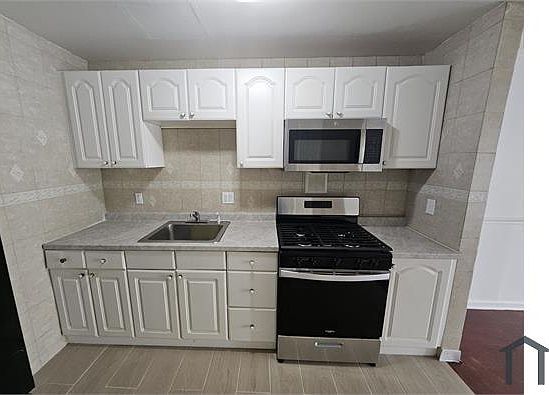 2nd image of 15 Greenwich Ave Unit 6