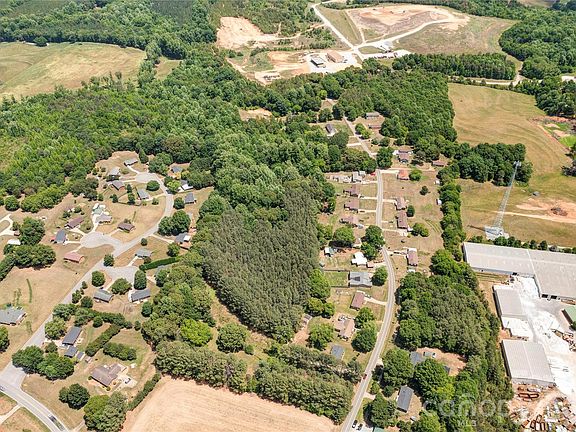 4th image of 1627 Friendship Rd
