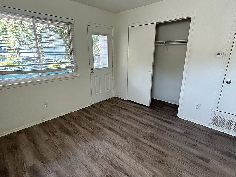 1106 W 22nd St #8 — Photo 7