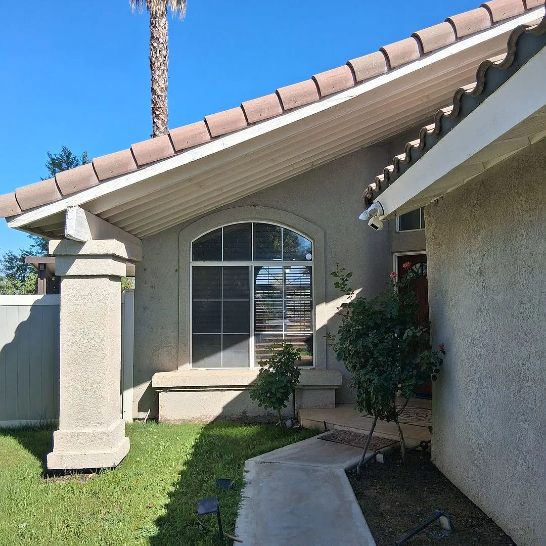 Awesome Pool Home South Corona 4 bedroom 3 bathroom 13016 Mew Cr. — Photo 2