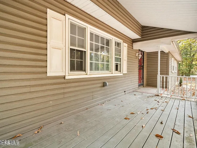 1025 Whittier Ave — Photo 6