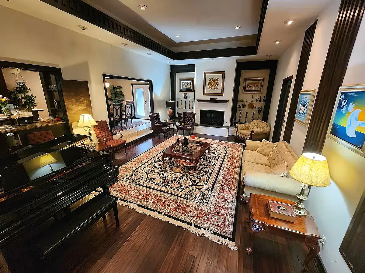3 bed, 2400 sqft, $2,400 — Photo 2