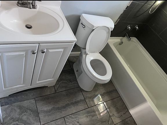 5th image of 2501 Humboldt Ave #2