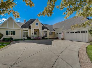 3280 Sylvester Dr, Hartland, WI 53029