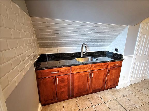 2nd image of 165 Norwood Ave Unit 3L