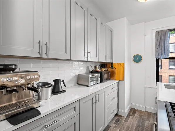 65 Park Terrace East image 8 of 33