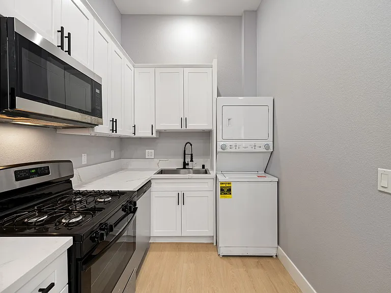 313 D St — Photo 27