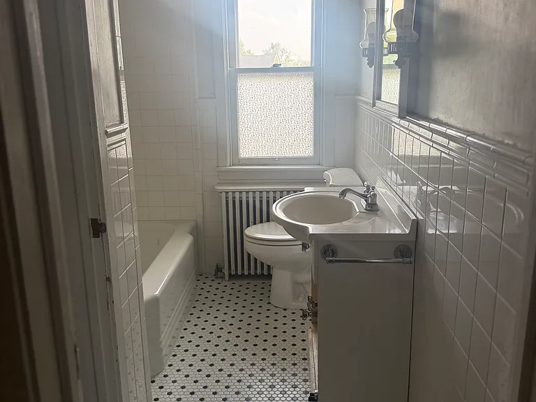 126 W York St — Photo 2