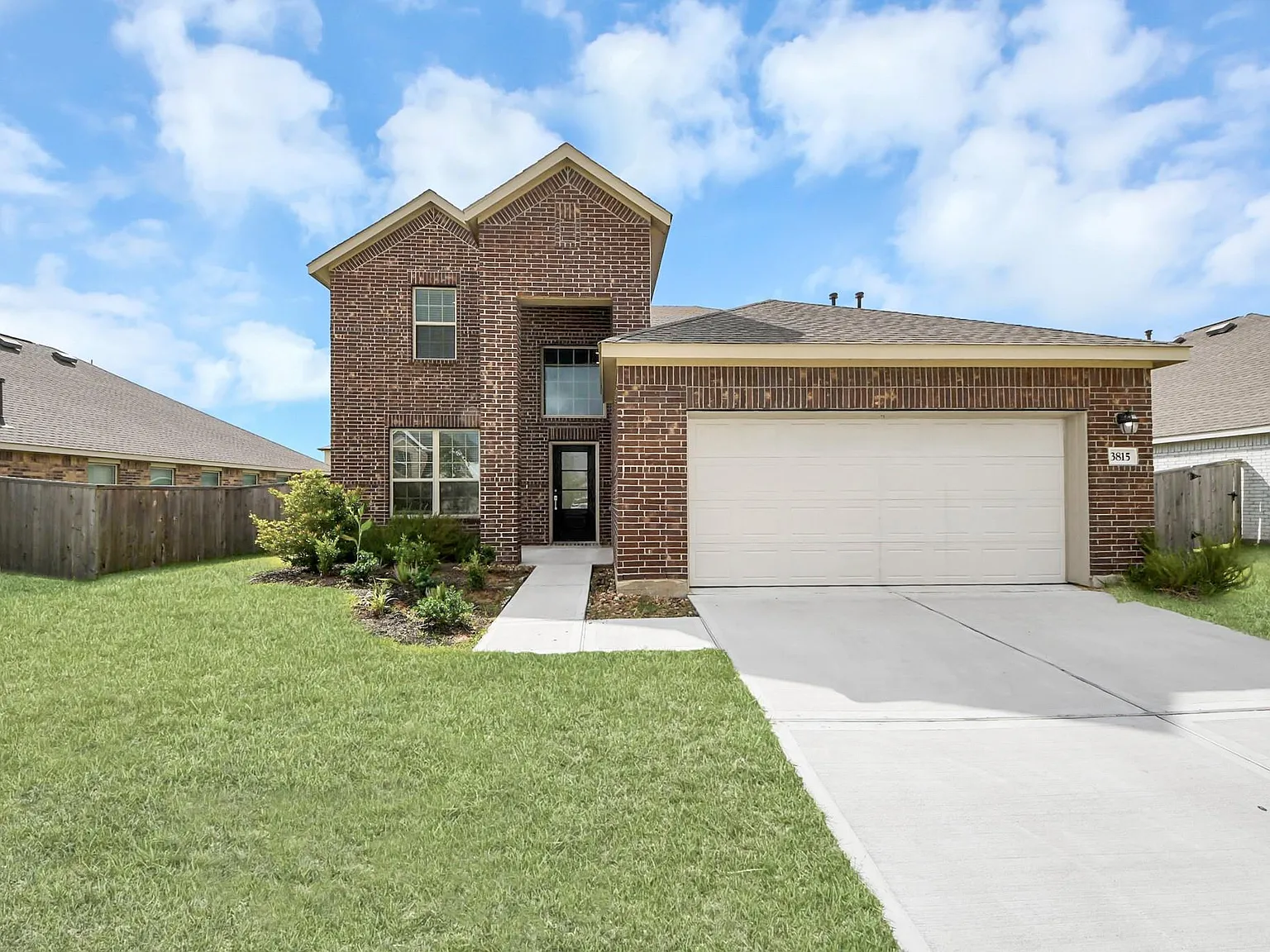 5 bed, 3.5 bath, 2668 sqft, $2,600 — Photo 2