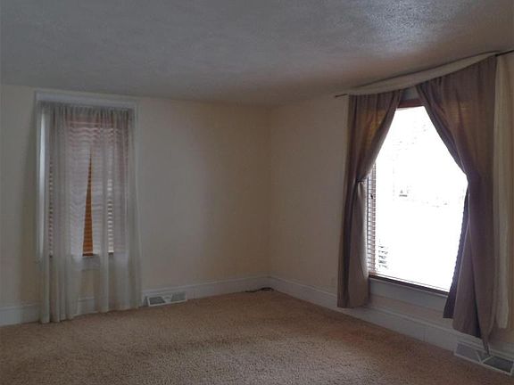 3rd image of 313 Sanborn Ave