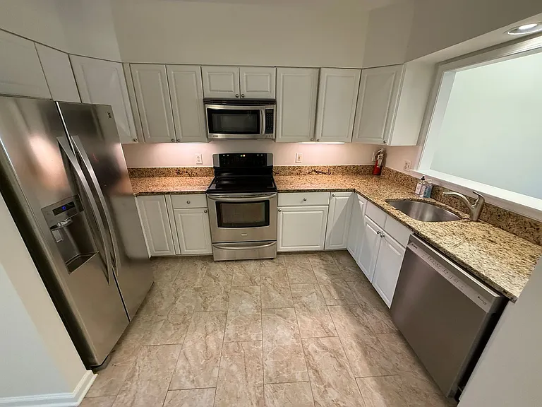 5506 Whitley Park Ter — Photo 13