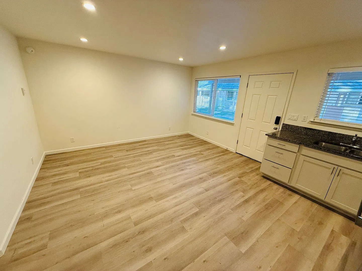 Updated 1 bed /1 bath apartment at 946 Modesto #3 — Photo 1