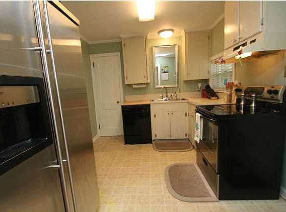 5th image of 432 Byron Ave E
