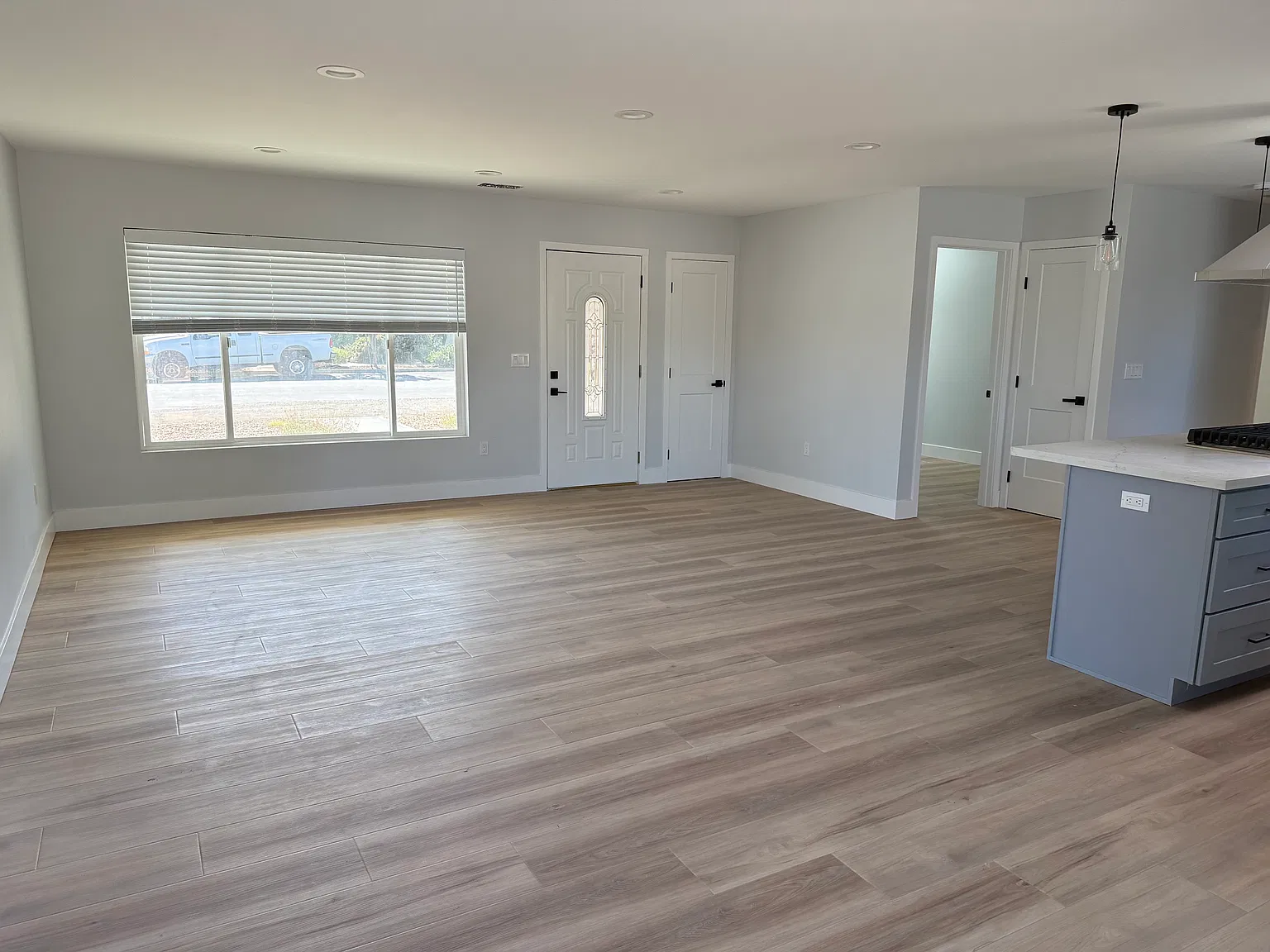 4 bed, 1650 sqft, $5,950 — Photo 2